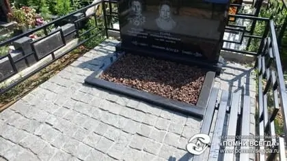 Памятники на могилу из гранита – заказать гранитный памятник на кладбищах Россоши – цены в Помни Всегда